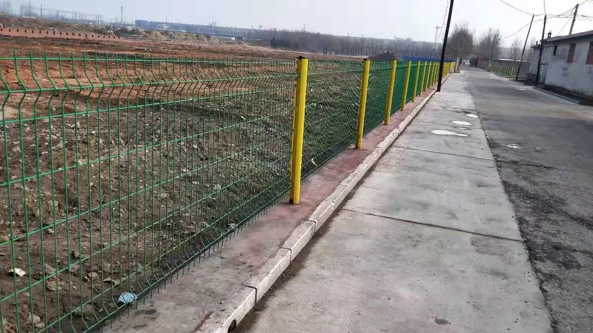 roadside seperation protection anti climbing welded wire mesh fence